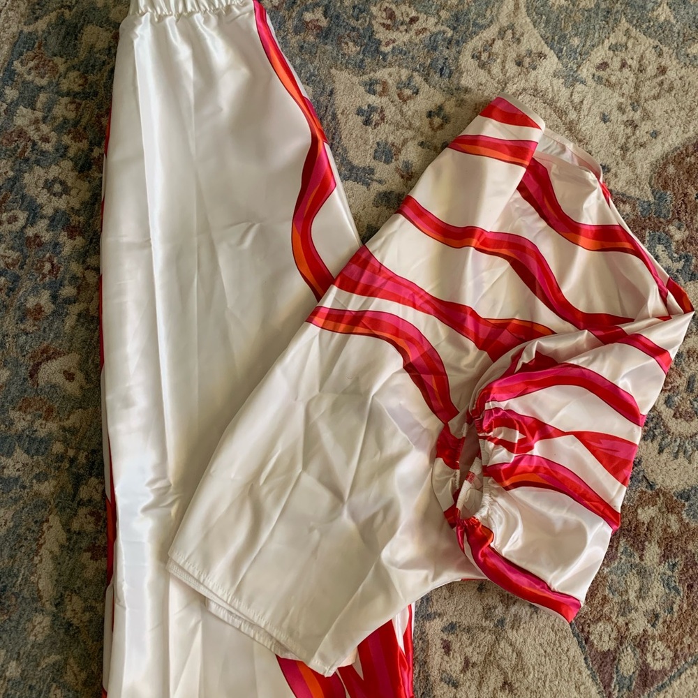 NEVER WORN - Two piece top and pant set - Size small - Satin material - Vibrant